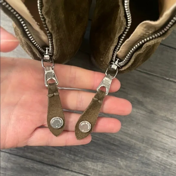 Rag and bone Women's Suede Ankle Boots - khaki color
Used but good condition - Picture 7 of 8